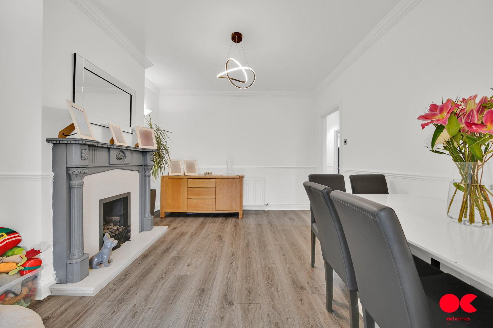 3 bed semi-detached bungalow for sale in Oak Glen, Hornchurch  - Property Image 10