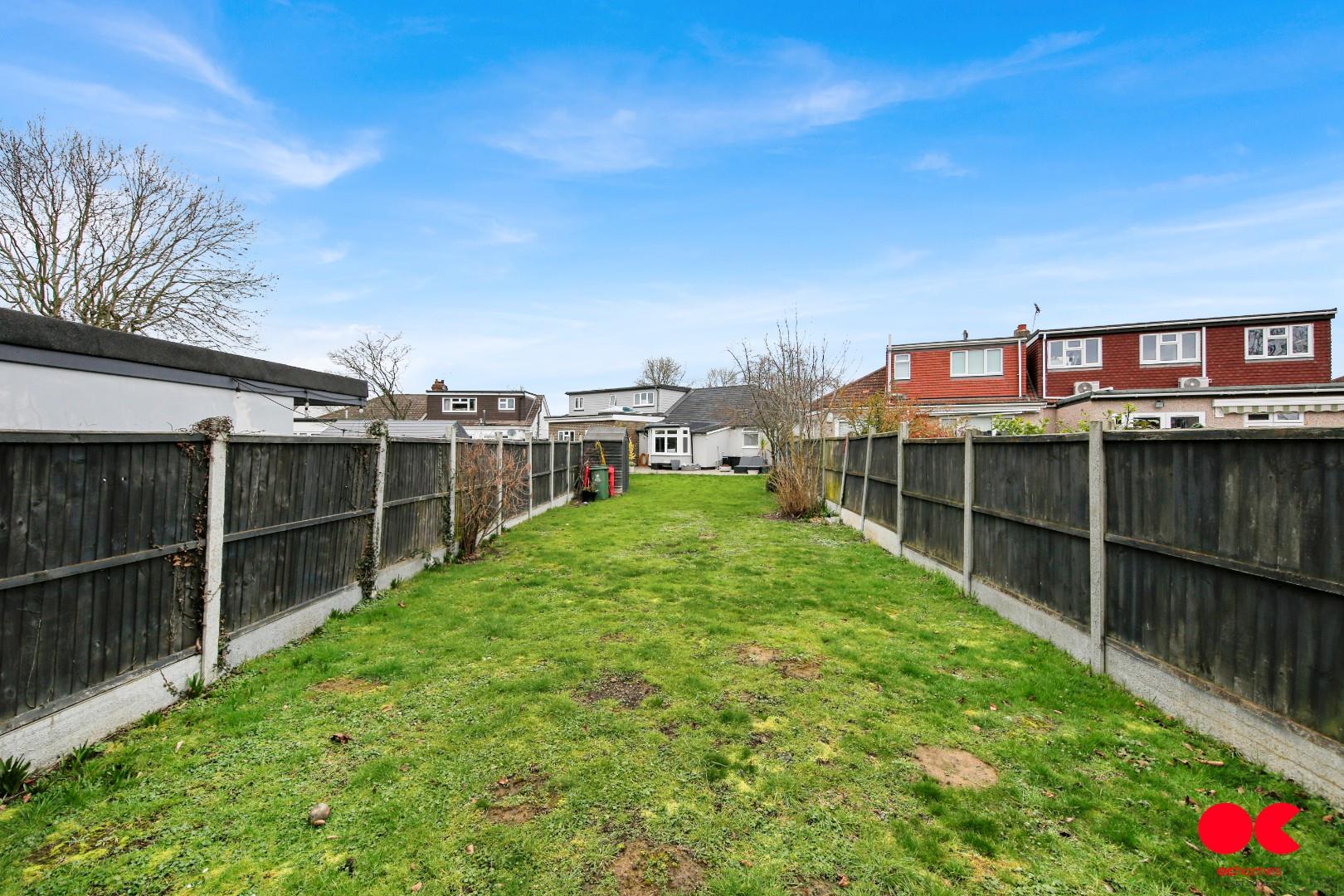 3 bed semi-detached bungalow for sale in Oak Glen, Hornchurch  - Property Image 20