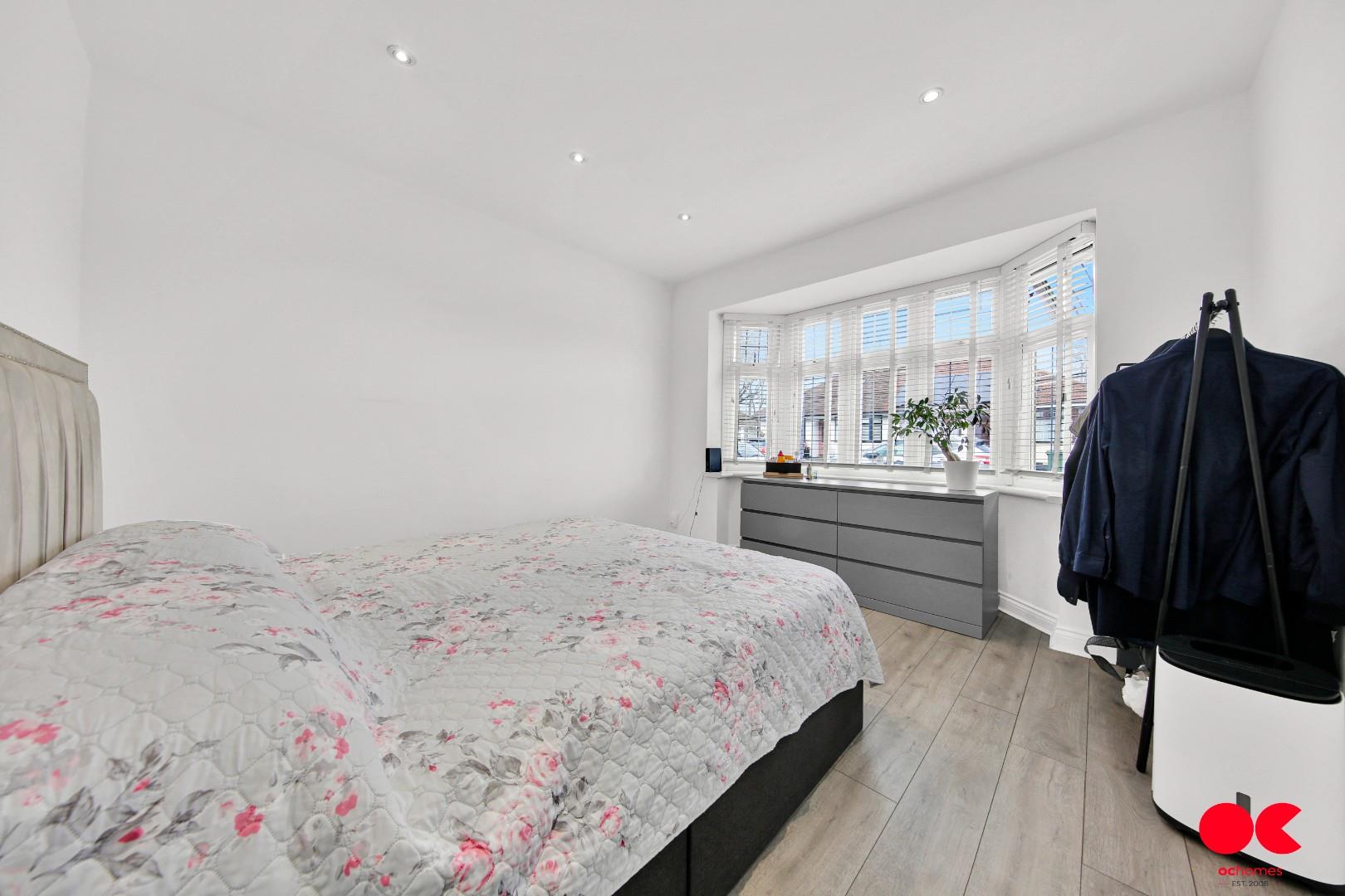 3 bed semi-detached bungalow for sale in Oak Glen, Hornchurch  - Property Image 15