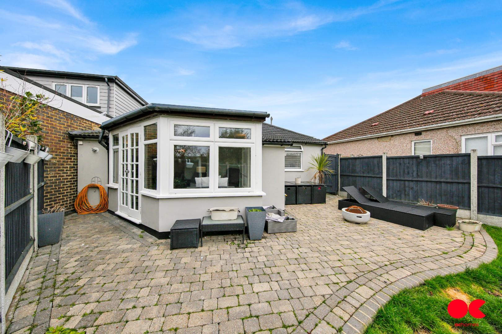 3 bed semi-detached bungalow for sale in Oak Glen, Hornchurch  - Property Image 21