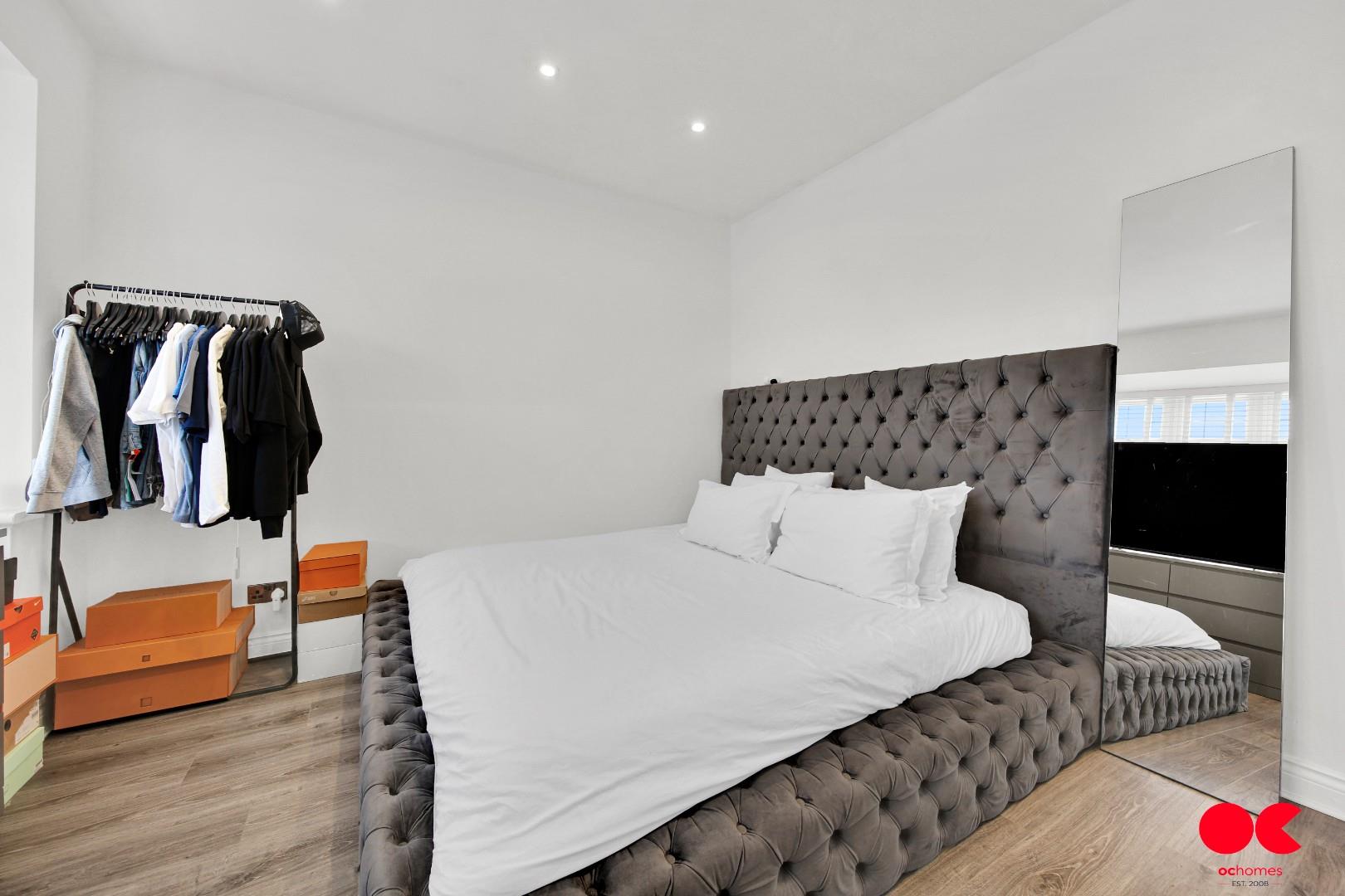 3 bed semi-detached bungalow for sale in Oak Glen, Hornchurch  - Property Image 16