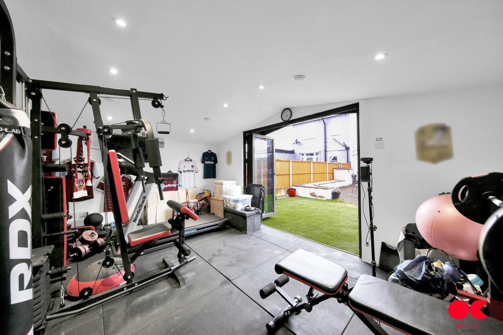 4 bed terraced house for sale in Glenwood Avenue, Rainham  - Property Image 11