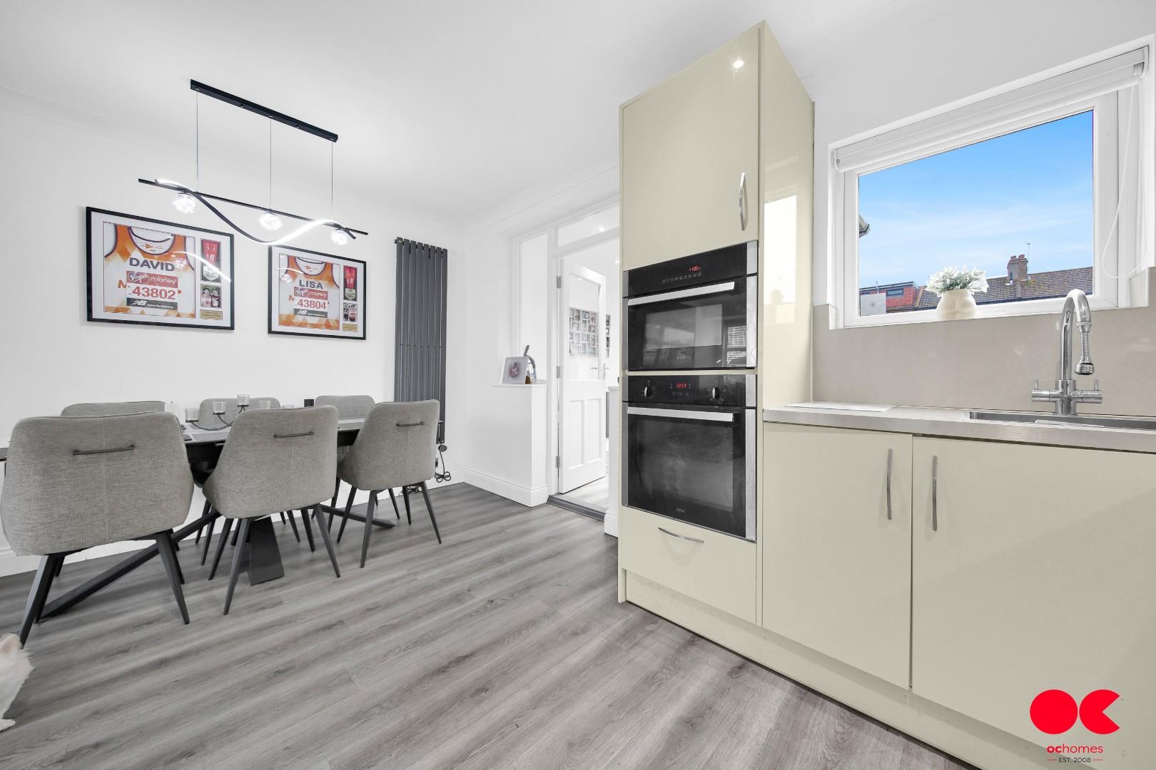 4 bed terraced house for sale in Glenwood Avenue, Rainham  - Property Image 17