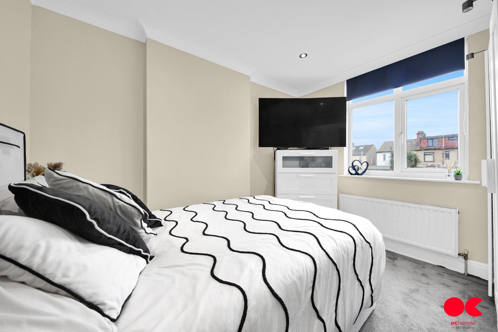 4 bed terraced house for sale in Glenwood Avenue, Rainham  - Property Image 4