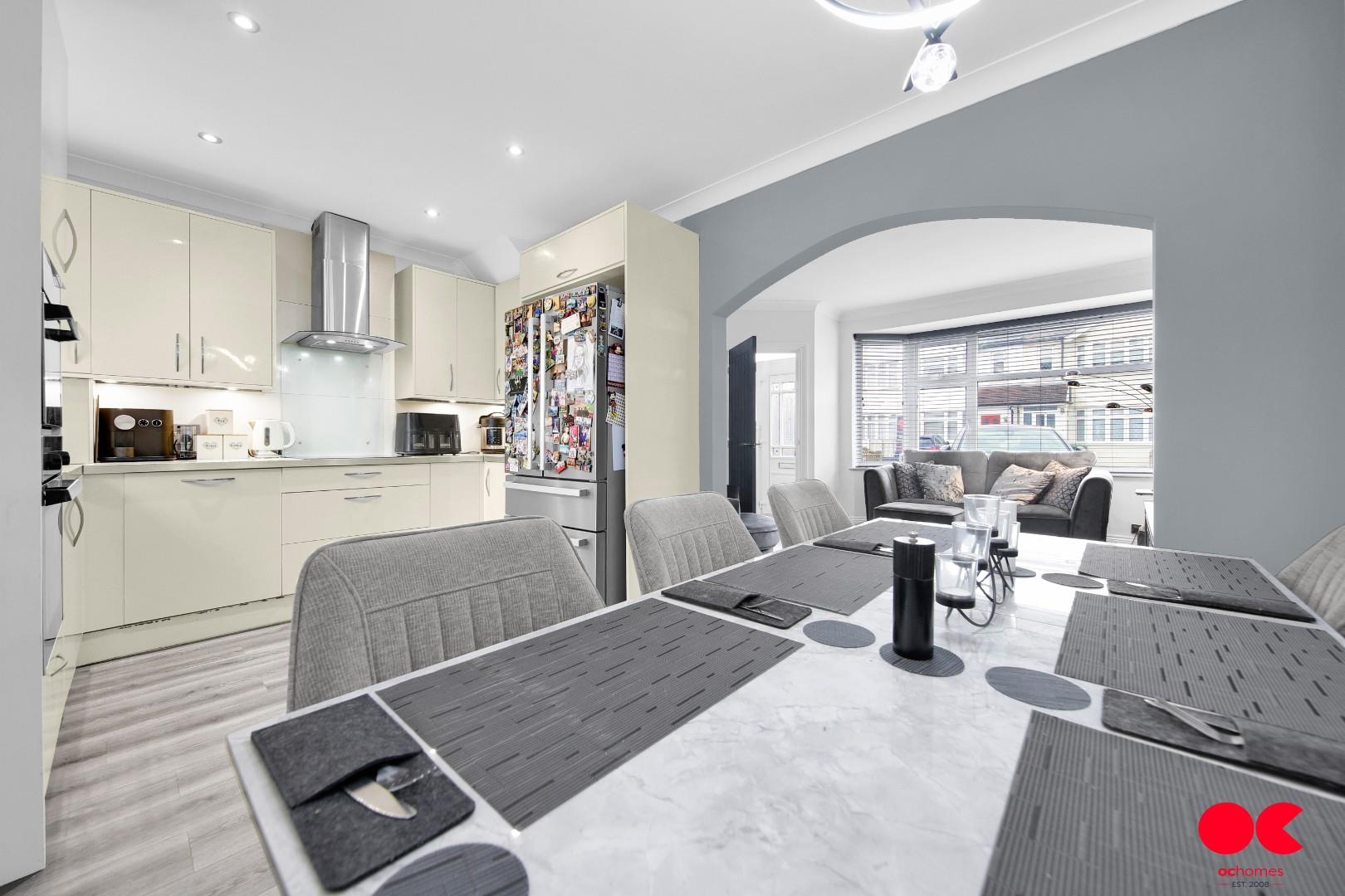 4 bed terraced house for sale in Glenwood Avenue, Rainham  - Property Image 14