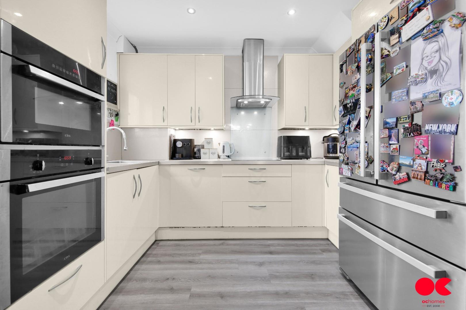 4 bed terraced house for sale in Glenwood Avenue, Rainham  - Property Image 3