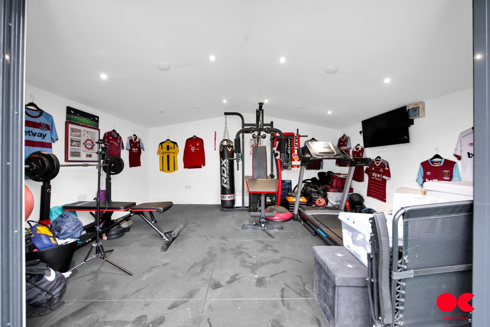 4 bed terraced house for sale in Glenwood Avenue, Rainham  - Property Image 27