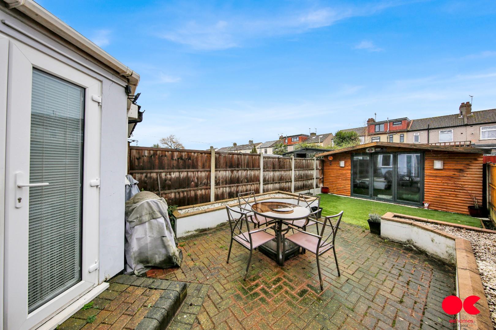 4 bed terraced house for sale in Glenwood Avenue, Rainham  - Property Image 10