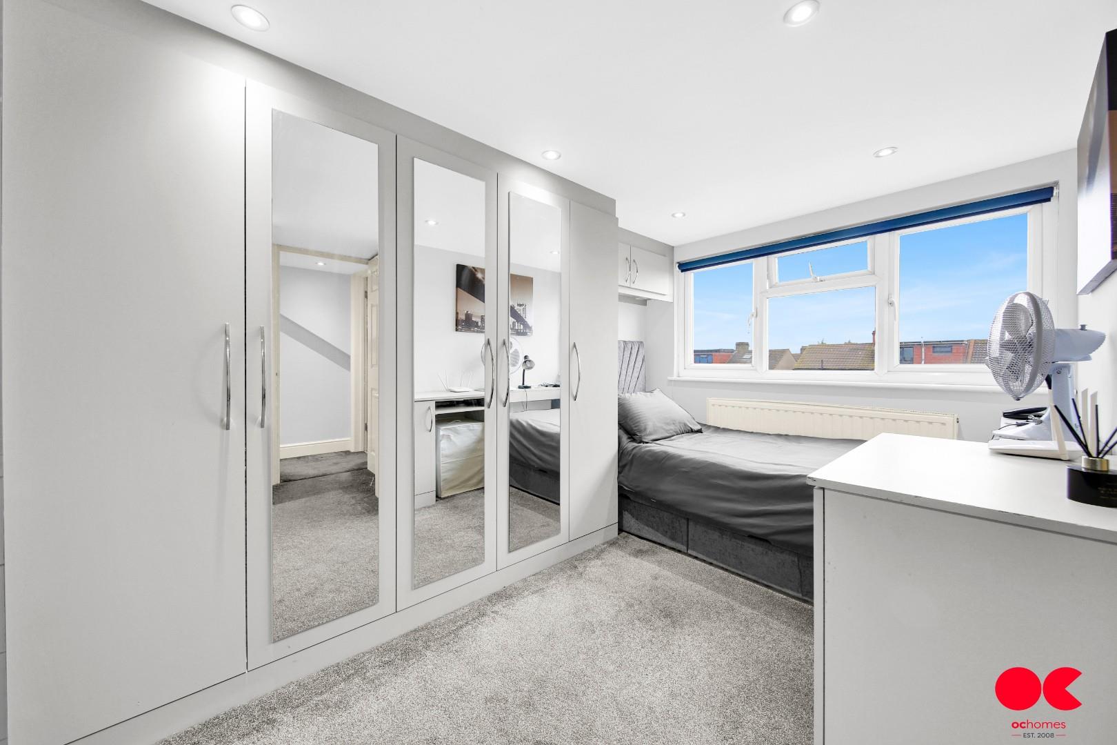 4 bed terraced house for sale in Glenwood Avenue, Rainham  - Property Image 8