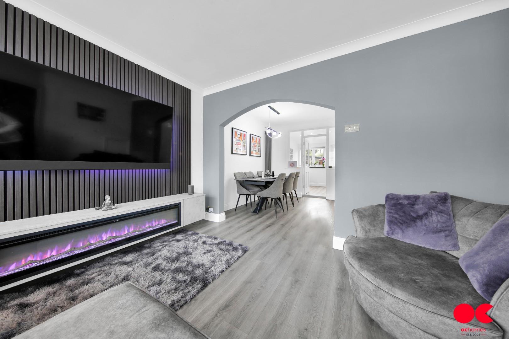 4 bed terraced house for sale in Glenwood Avenue, Rainham - Property Image 1