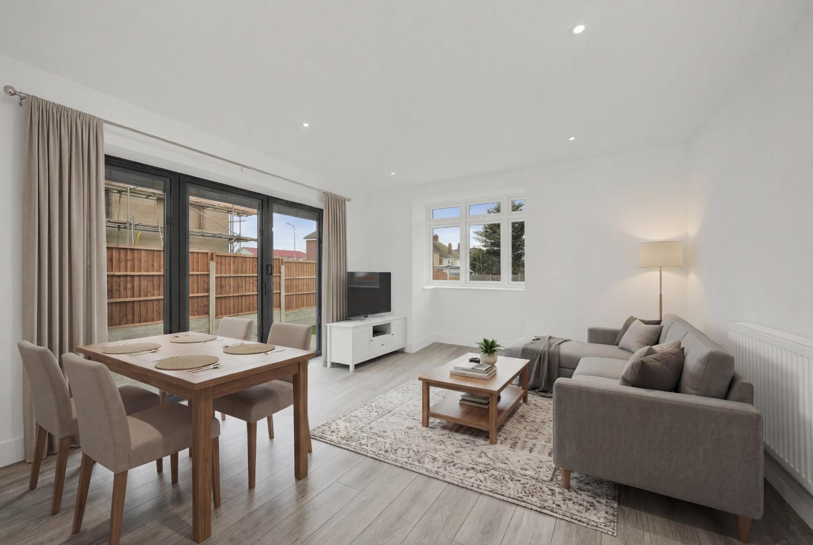 3 bed detached bungalow to rent in Plumpton Avenue, Hornchurch