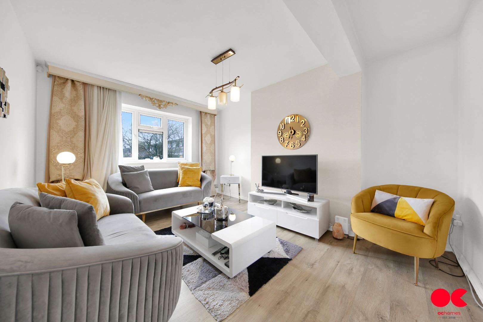 1 bed flat for sale in Bell Avenue, Romford - Property Image 1