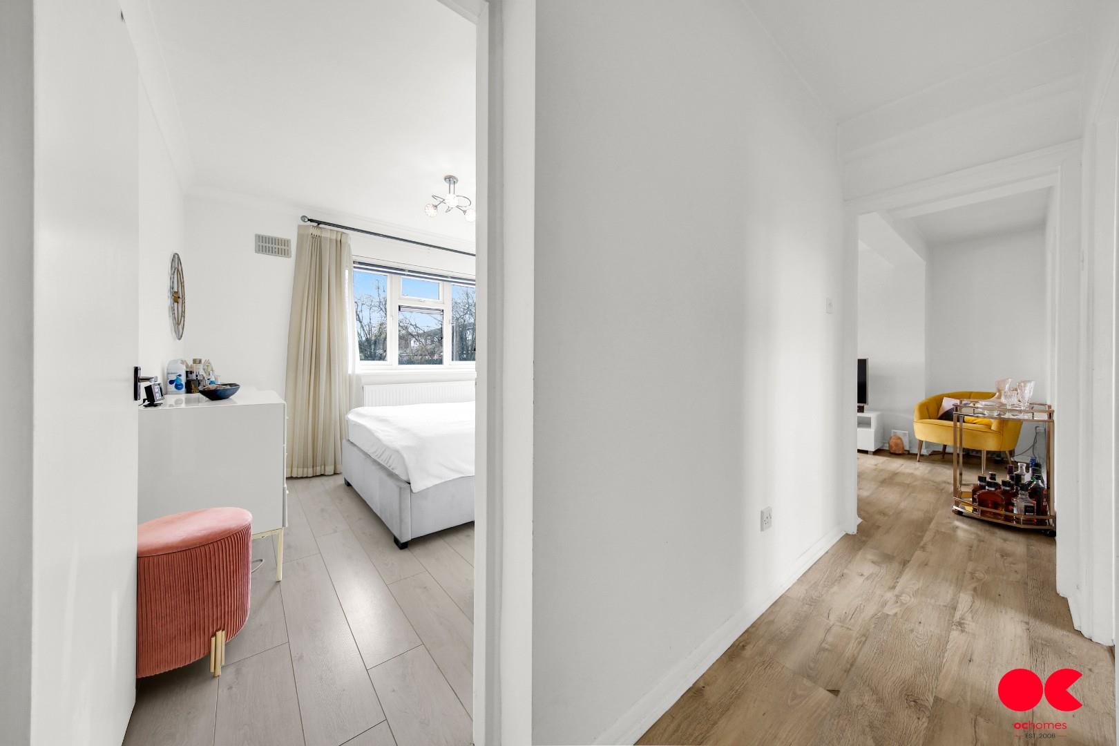 1 bed flat for sale in Bell Avenue, Romford  - Property Image 14