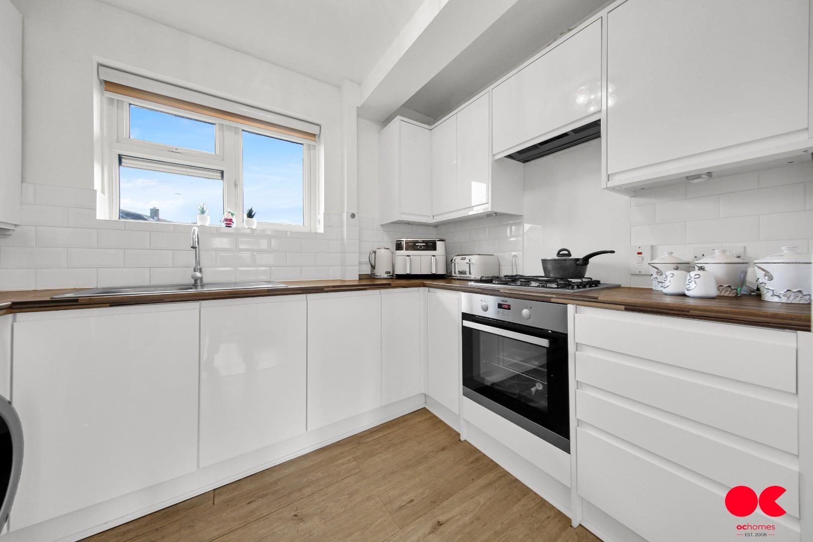 1 bed flat for sale in Bell Avenue, Romford  - Property Image 2