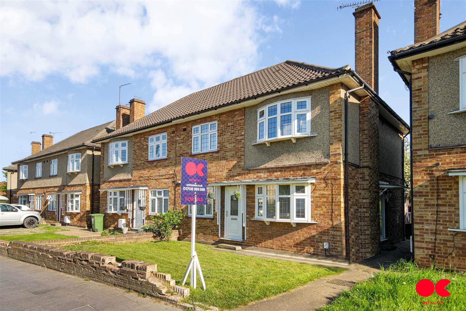 2 bed maisonette for sale in Station Road, Gidea Park - Property Image 1