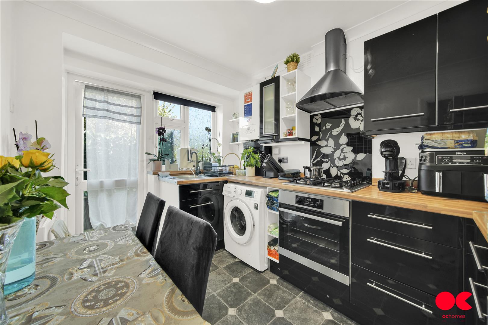 2 bed maisonette for sale in Station Road, Gidea Park  - Property Image 3