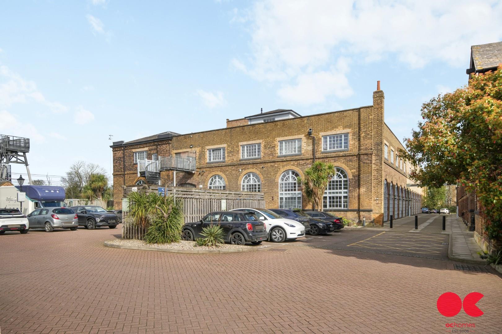 2 bed flat for sale in Kidman Close, Gidea Park  - Property Image 4