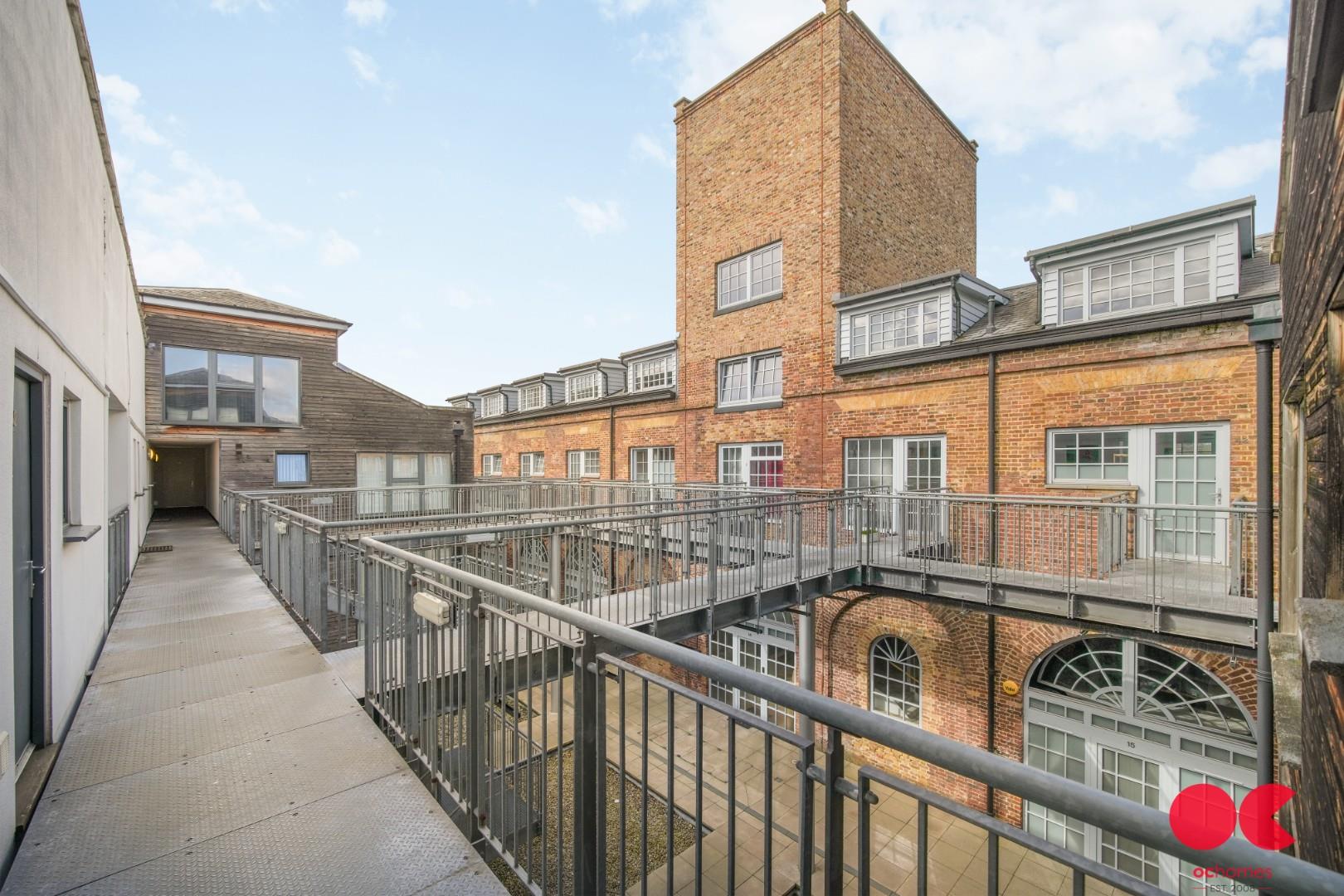 2 bed flat for sale in Kidman Close, Gidea Park  - Property Image 18