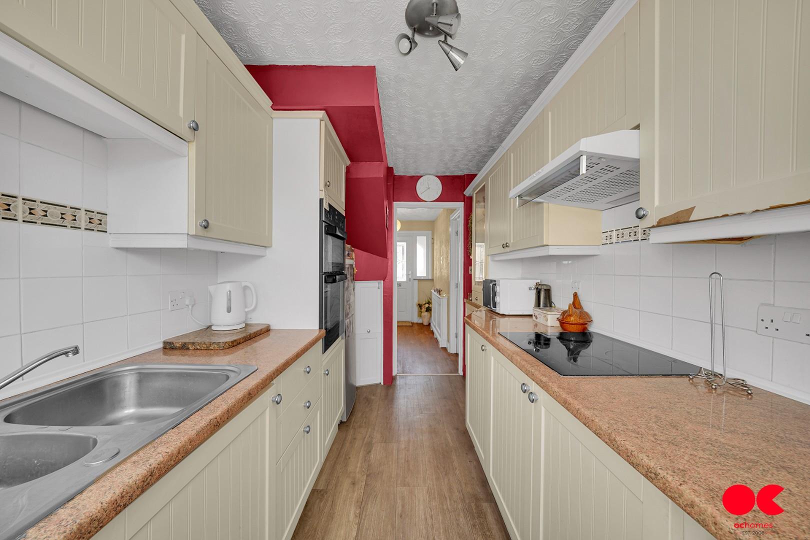 3 bed terraced house to rent in South Hall Drive, Rainham  - Property Image 17