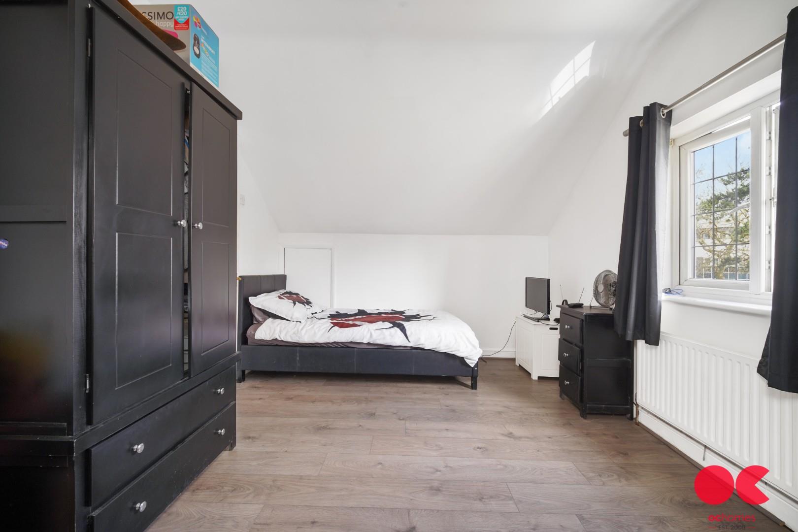 4 bed detached bungalow for sale in Ardleigh Green Road, Hornchurch  - Property Image 23