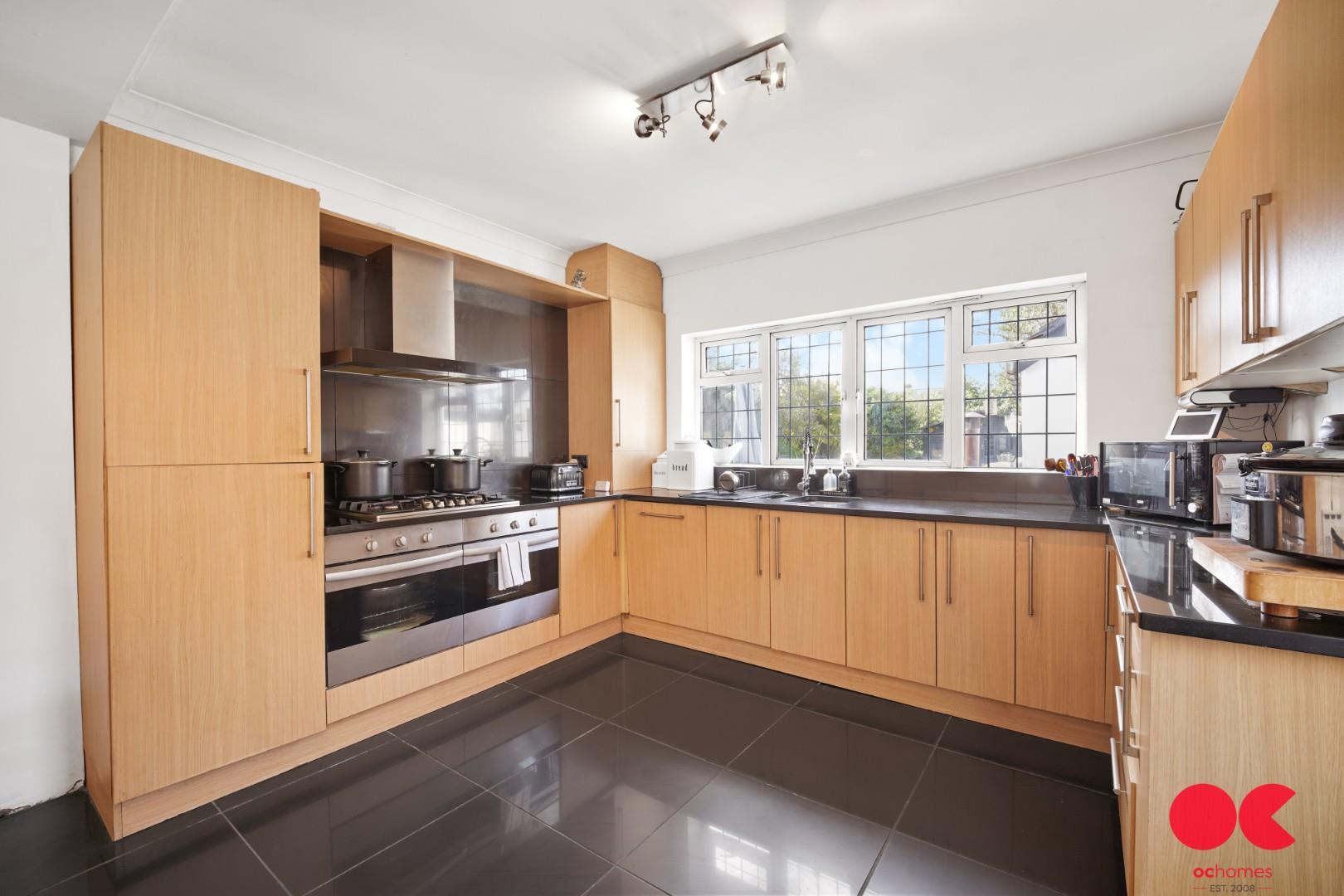 4 bed detached bungalow for sale in Ardleigh Green Road, Hornchurch  - Property Image 16