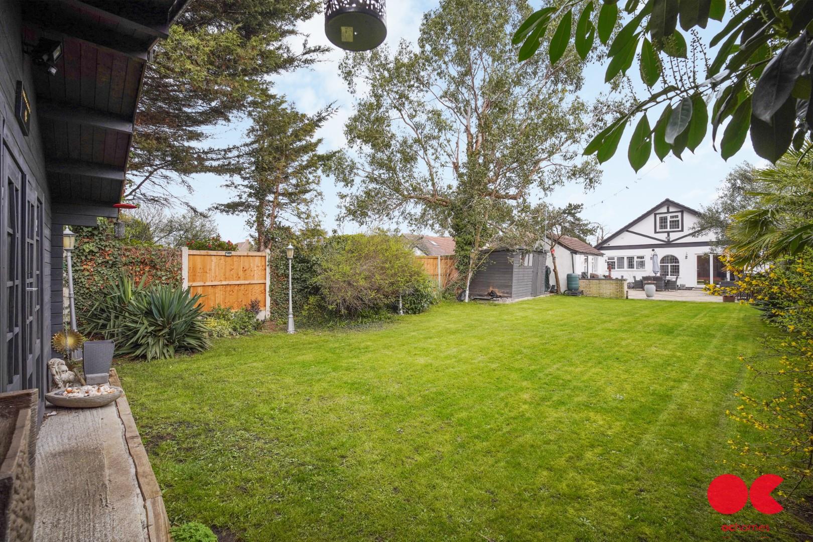 4 bed detached bungalow for sale in Ardleigh Green Road, Hornchurch  - Property Image 5