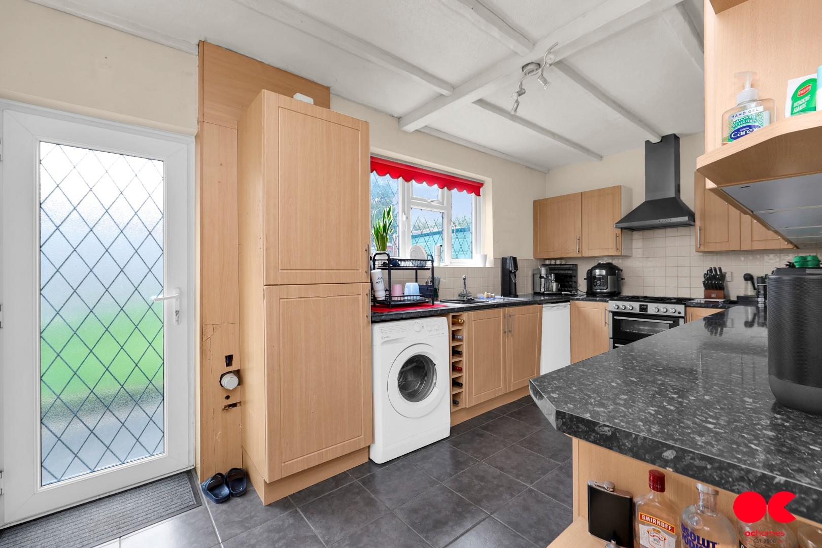 3 bed end of terrace house for sale in Colne Drive, Romford  - Property Image 14