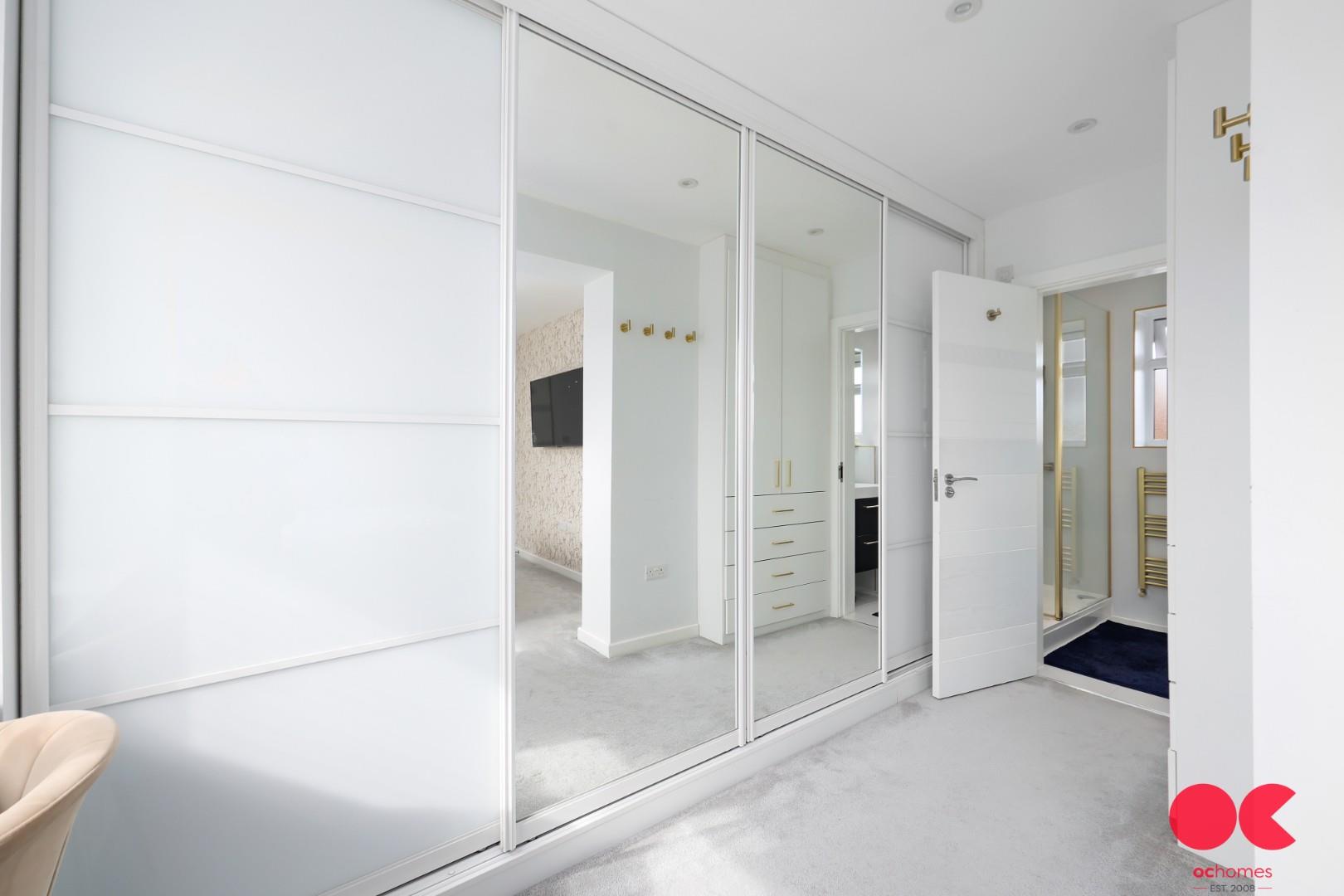 4 bed detached house for sale in The Elkins, Romford  - Property Image 39