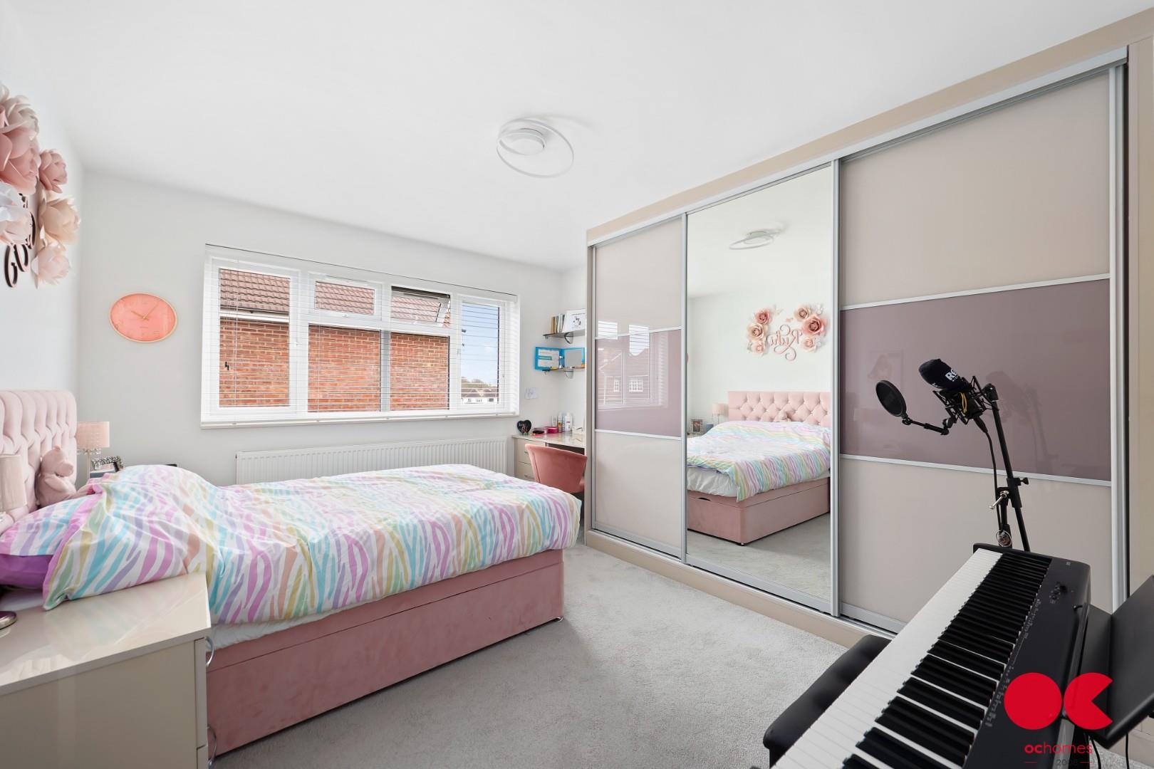 4 bed detached house for sale in The Elkins, Romford  - Property Image 35