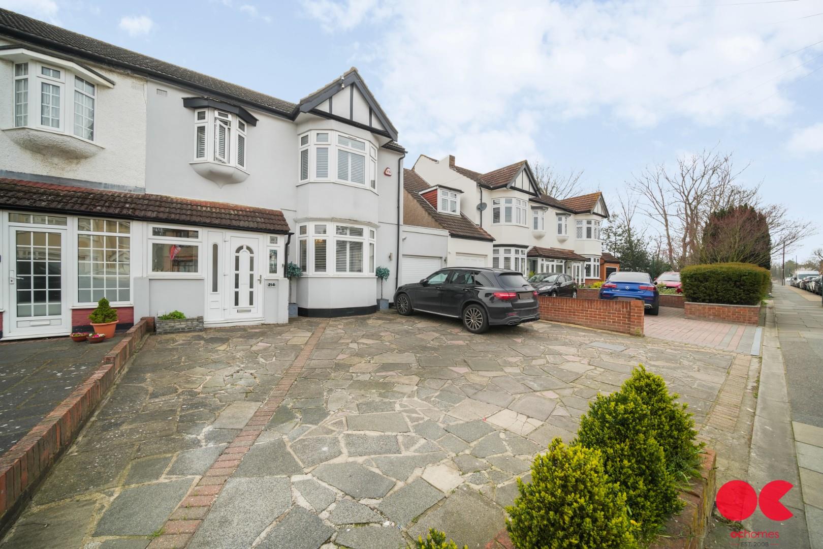4 bed semi-detached house for sale in Balgores Lane, Gidea Park  - Property Image 4