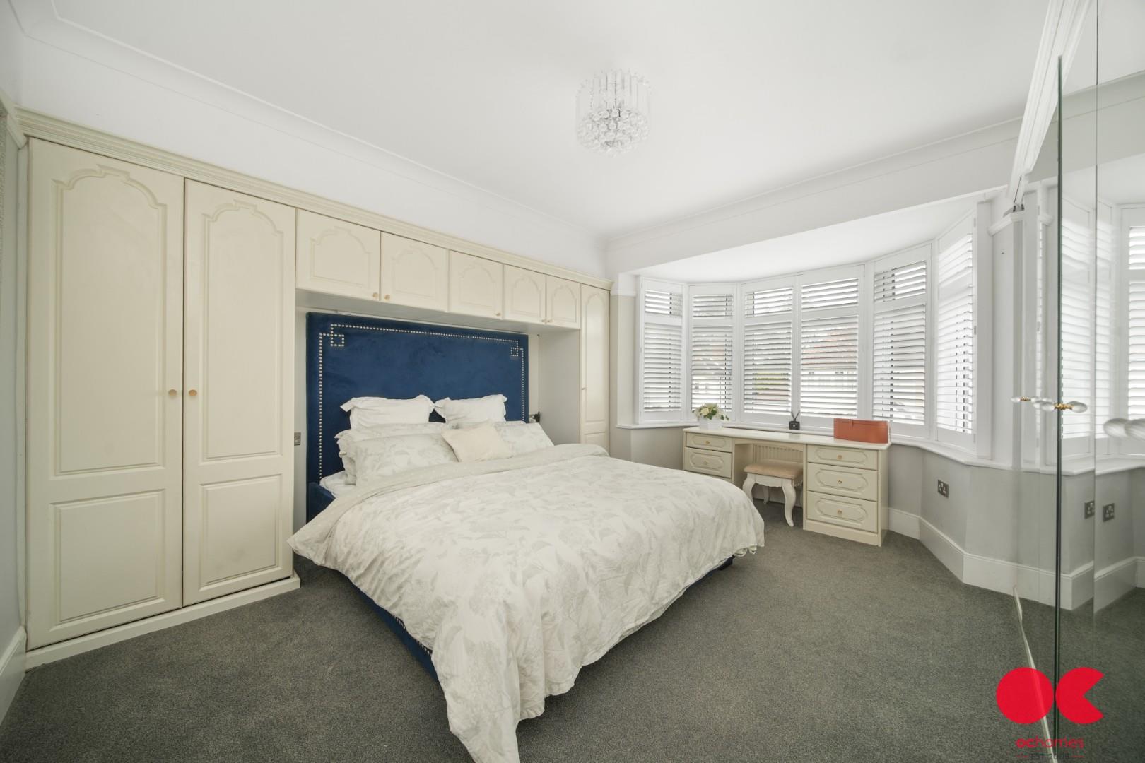 4 bed semi-detached house for sale in Balgores Lane, Gidea Park  - Property Image 7