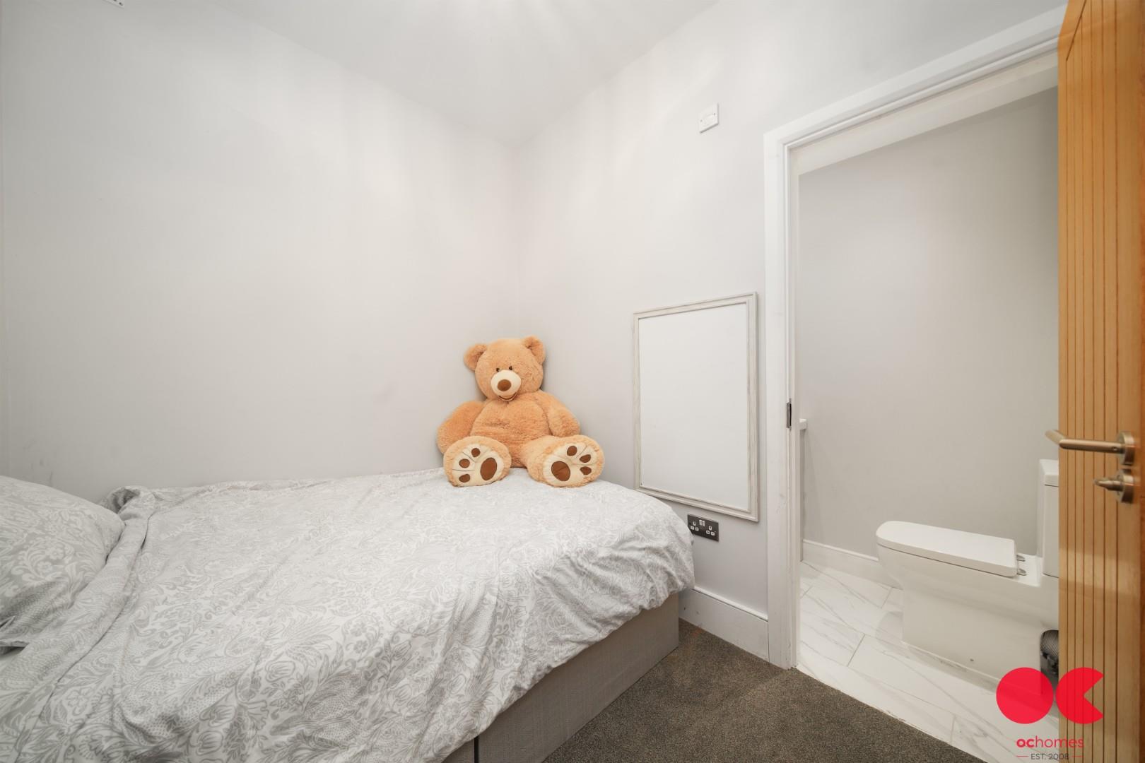 4 bed semi-detached house for sale in Balgores Lane, Gidea Park  - Property Image 11