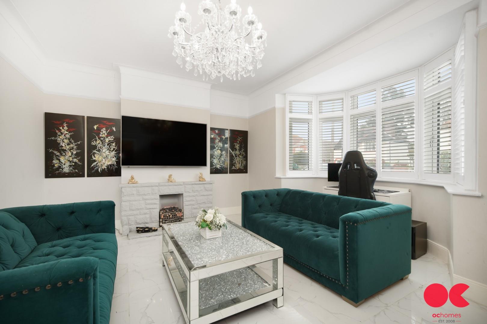 4 bed semi-detached house for sale in Balgores Lane, Gidea Park  - Property Image 2