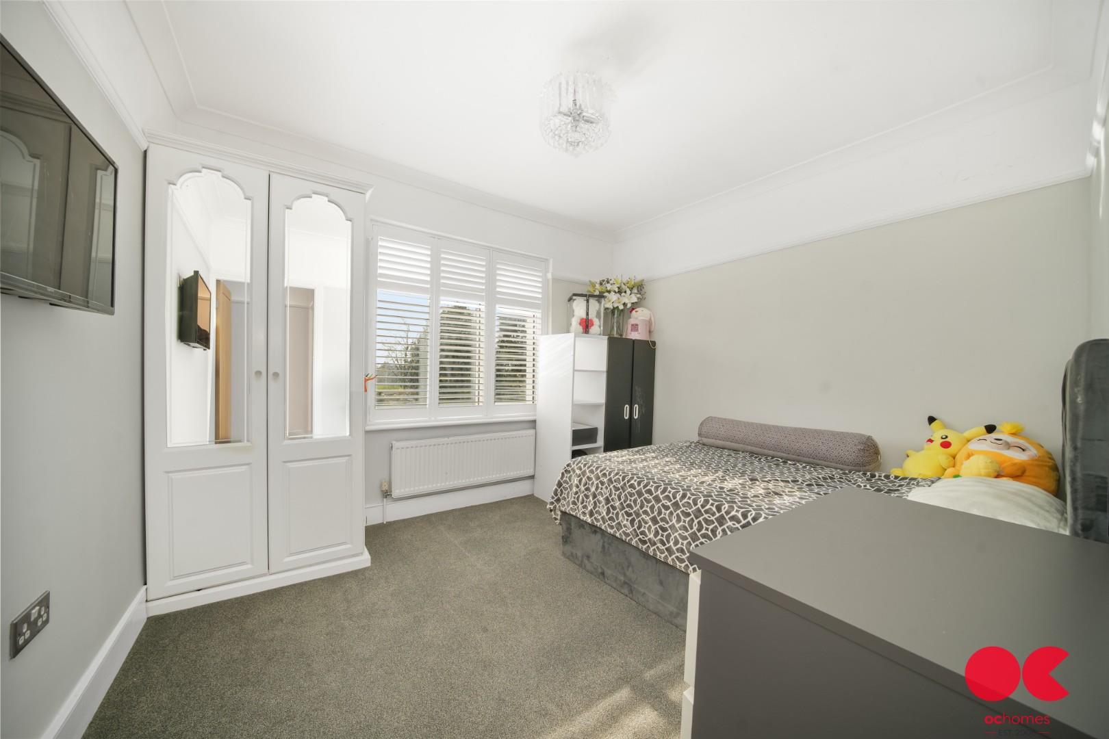 4 bed semi-detached house for sale in Balgores Lane, Gidea Park  - Property Image 8