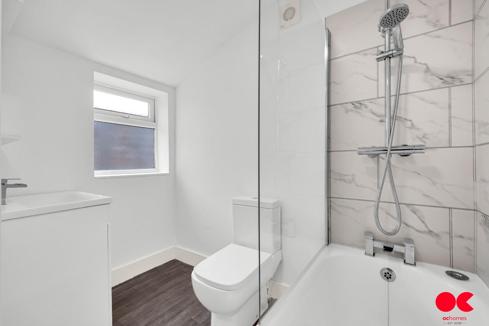 3 bed terraced house to rent in Colegrave Road, Stratford  - Property Image 4