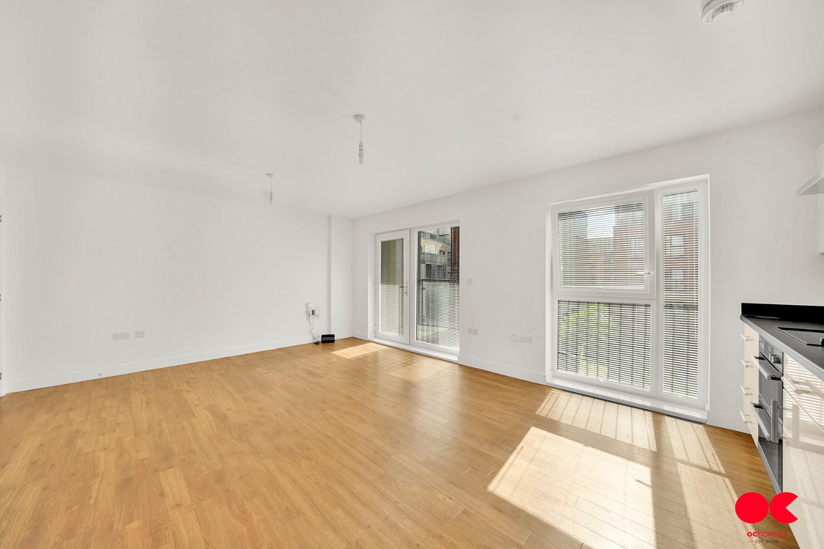 2 bed flat for sale in Maxwell Road, Romford  - Property Image 4