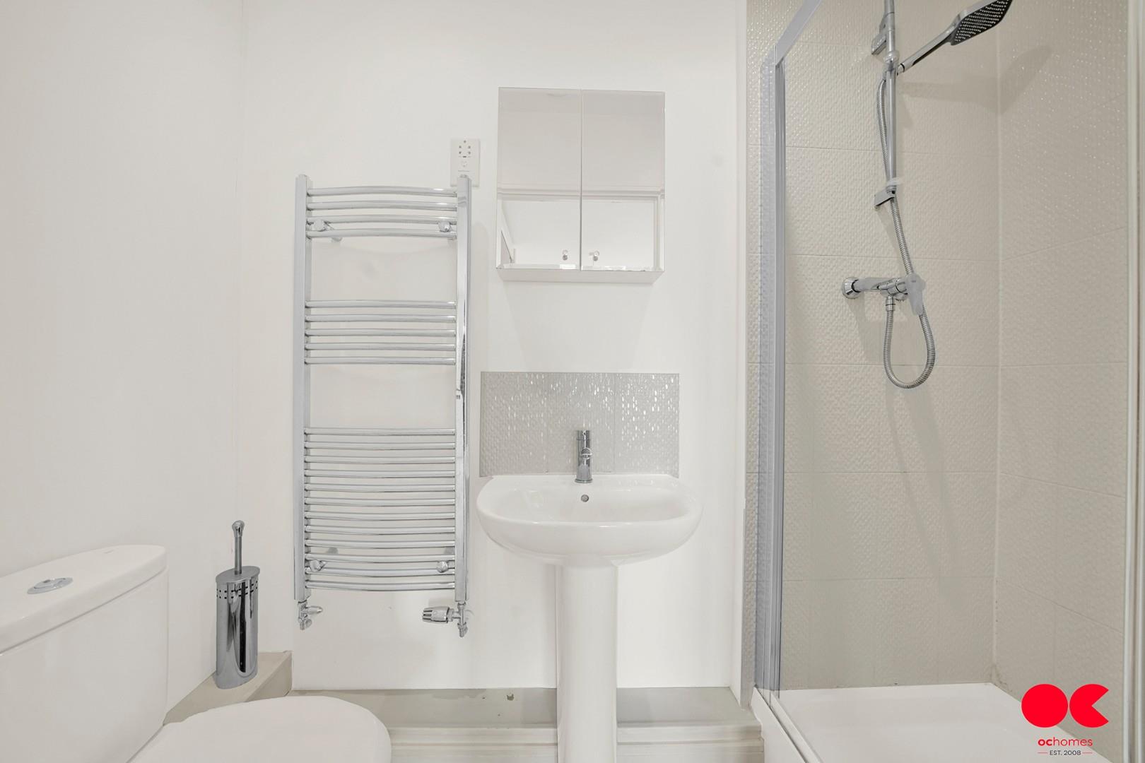 2 bed flat for sale in Maxwell Road, Romford  - Property Image 9