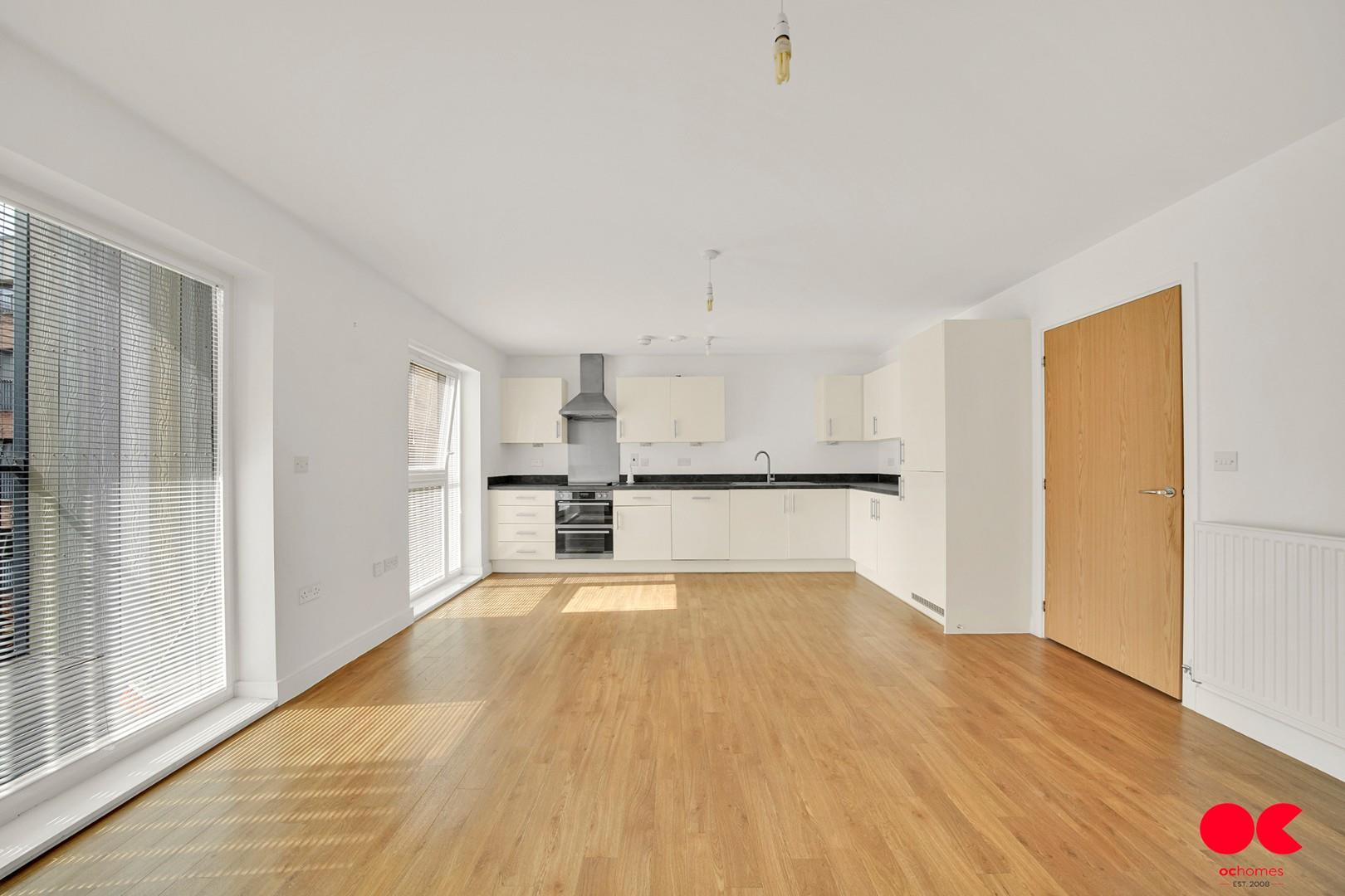 2 bed flat for sale in Maxwell Road, Romford  - Property Image 10