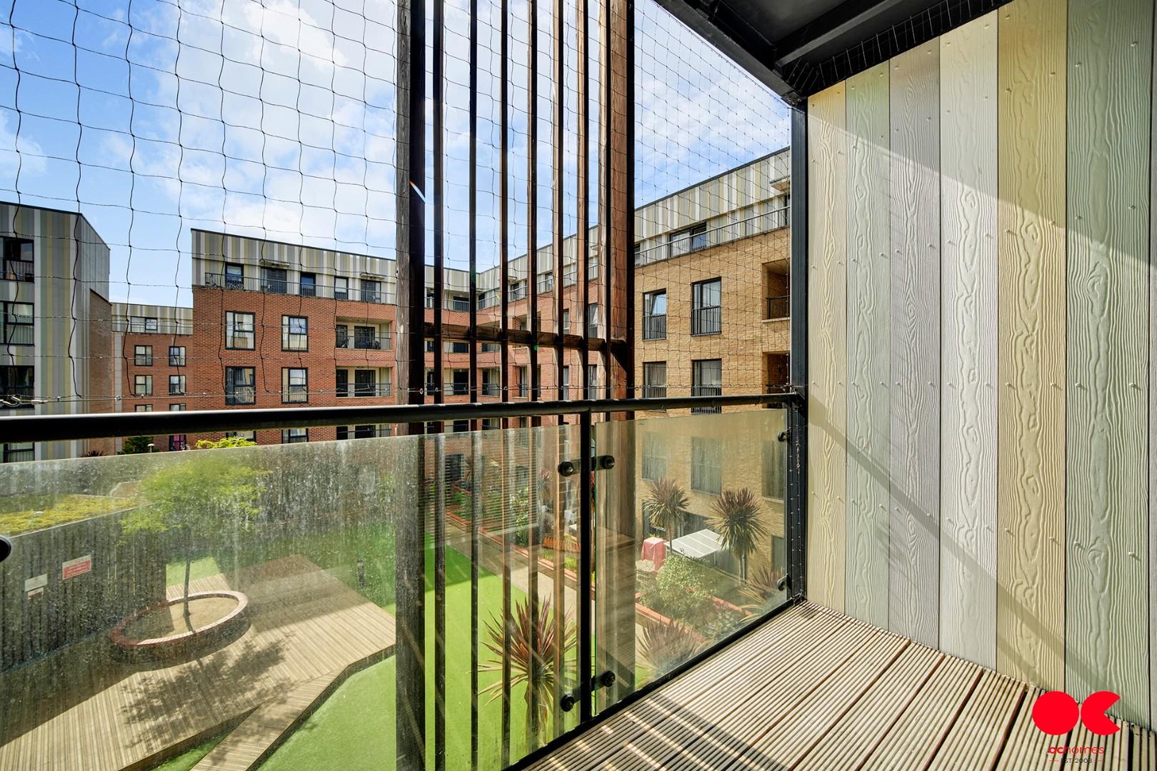 2 bed flat for sale in Maxwell Road, Romford  - Property Image 7