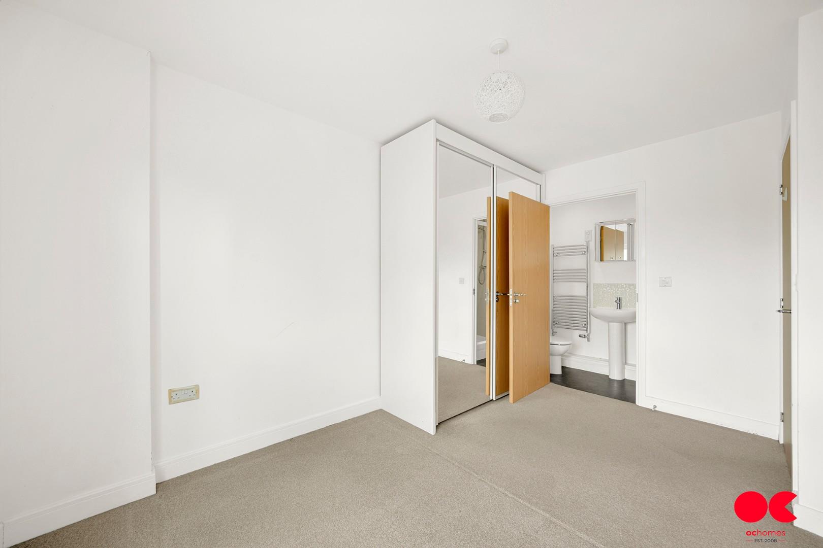 2 bed flat for sale in Maxwell Road, Romford  - Property Image 8