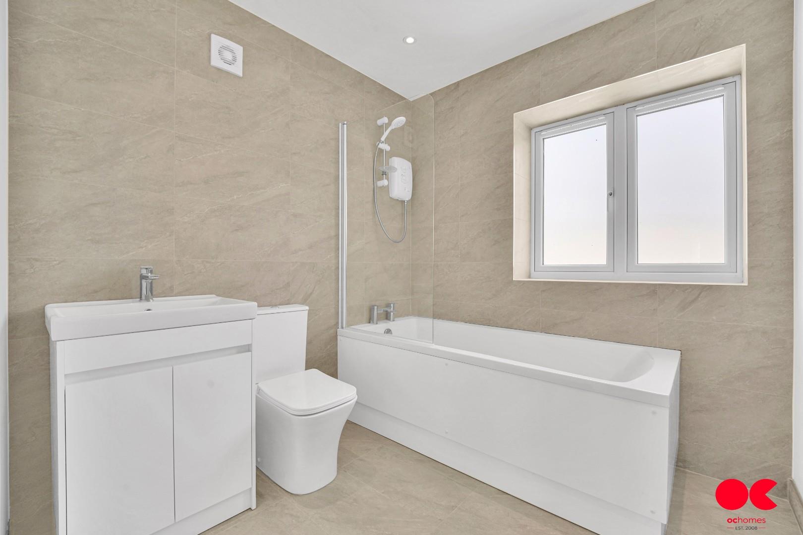 4 bed detached house to rent in Central Drive, Hornchurch  - Property Image 4