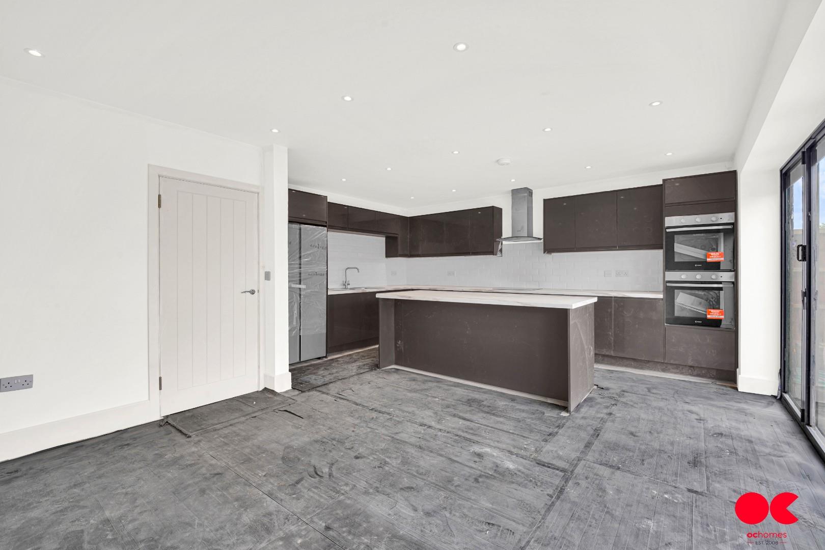 4 bed detached house to rent in Central Drive, Hornchurch  - Property Image 7