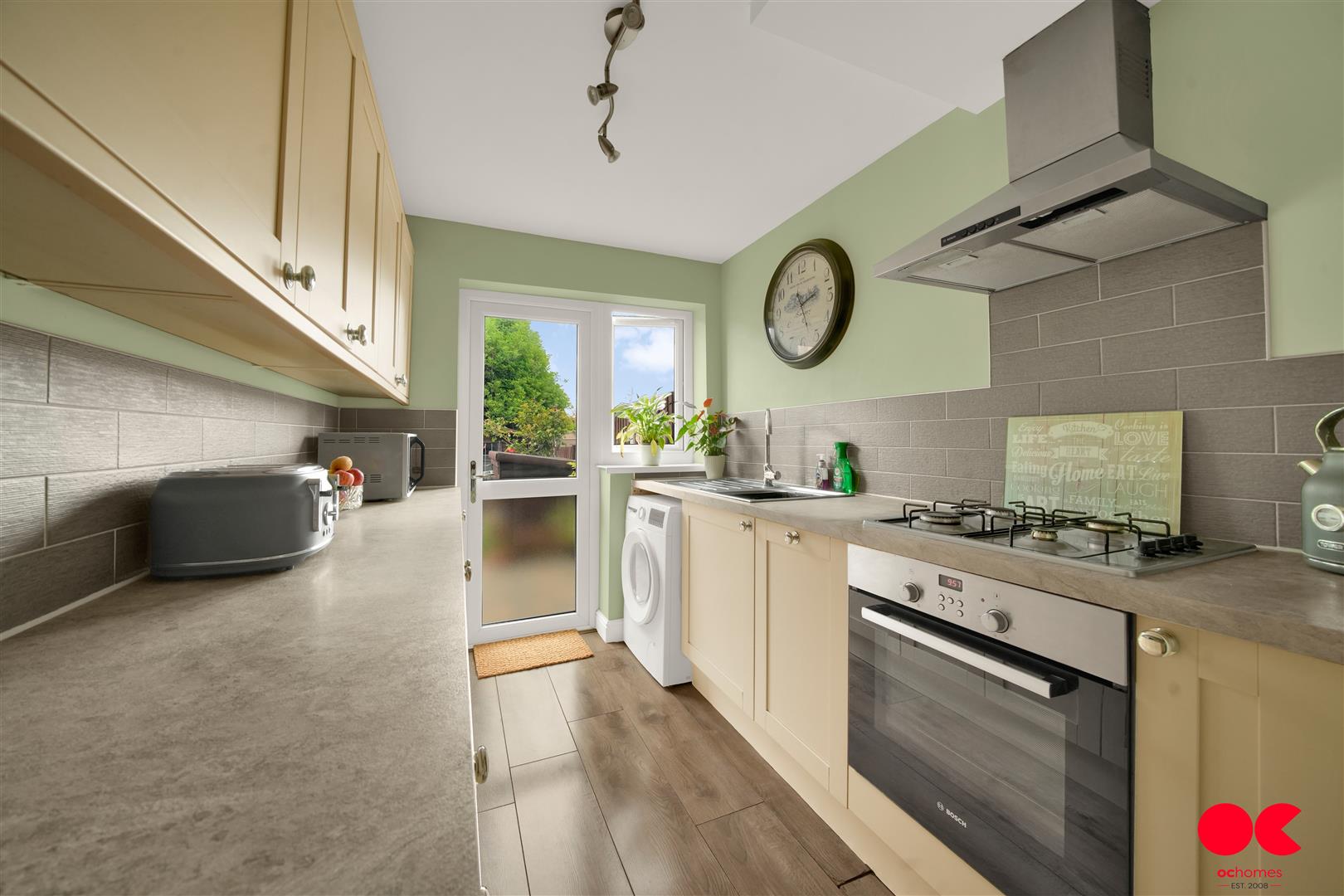 3 bed terraced house for sale in South Hall Drive, Rainham  - Property Image 4