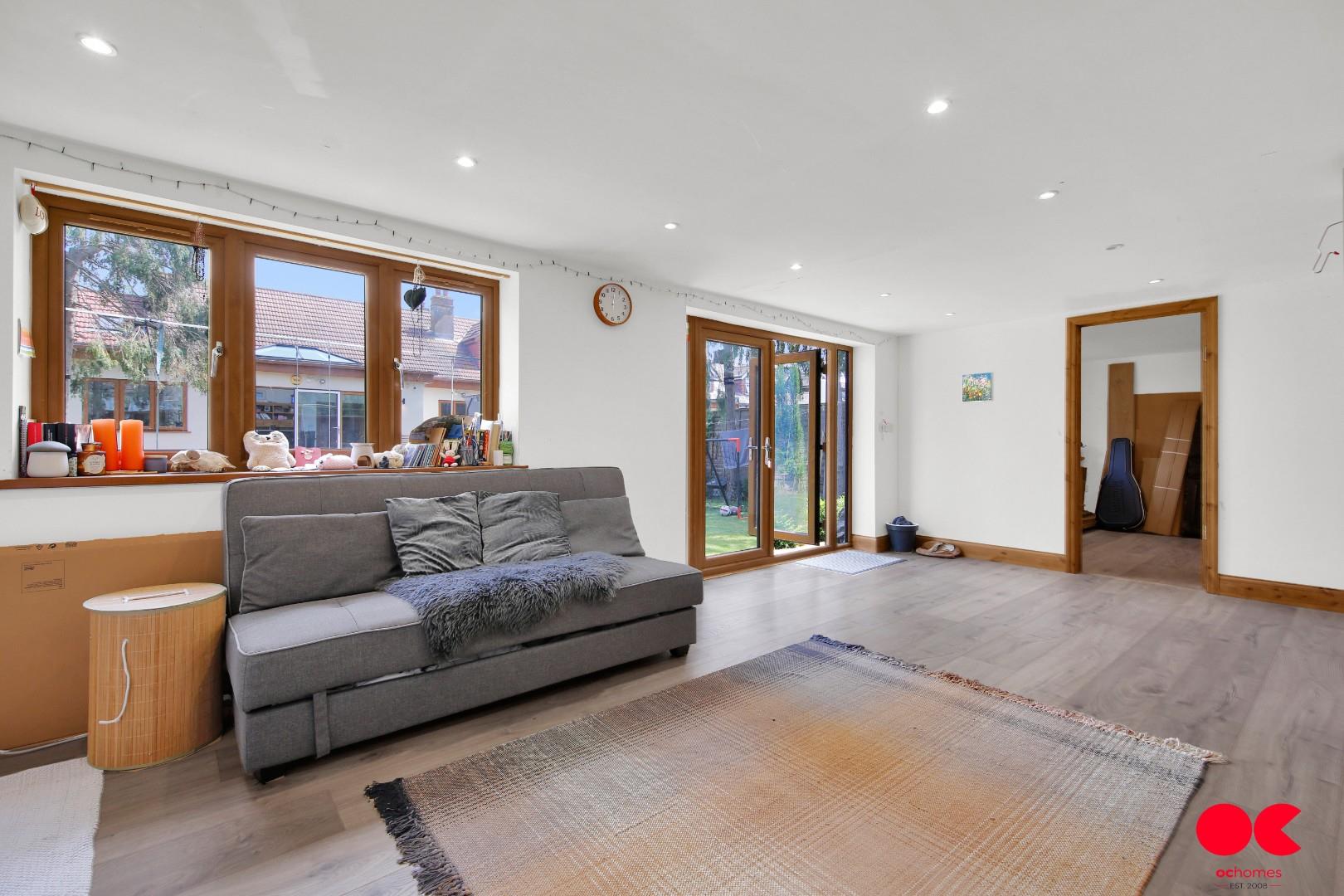 4 bed semi-detached bungalow for sale in Brownlea Gardens, Seven Kings  - Property Image 44
