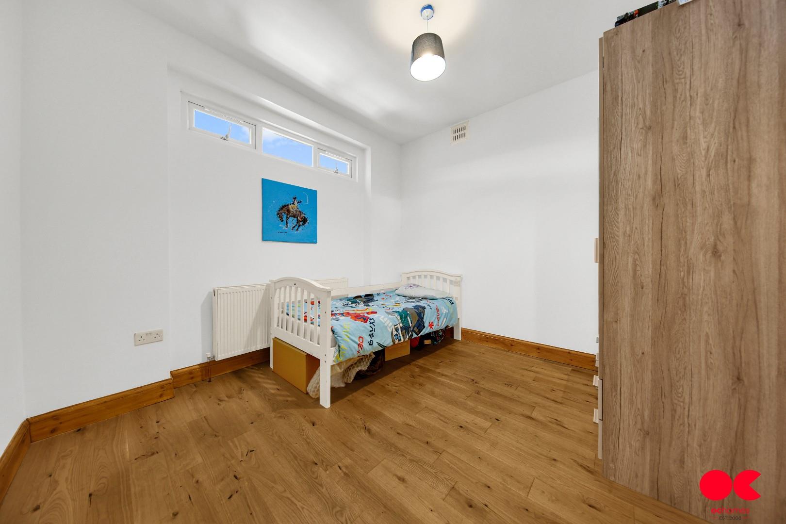 4 bed semi-detached bungalow for sale in Brownlea Gardens, Seven Kings  - Property Image 11
