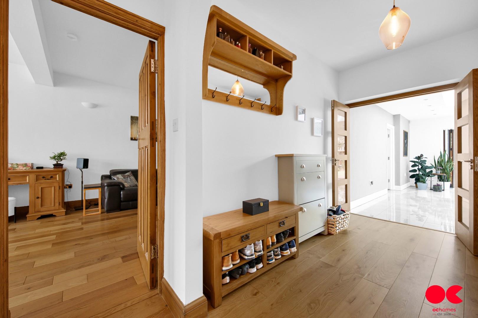 4 bed semi-detached bungalow for sale in Brownlea Gardens, Seven Kings  - Property Image 29