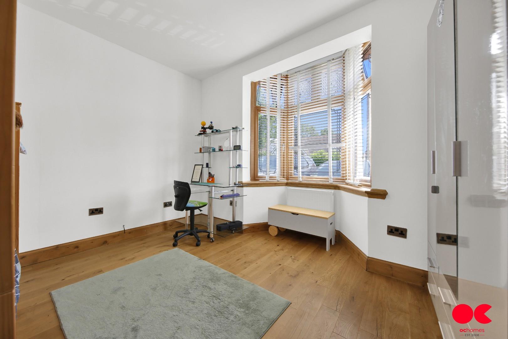 4 bed semi-detached bungalow for sale in Brownlea Gardens, Seven Kings  - Property Image 10