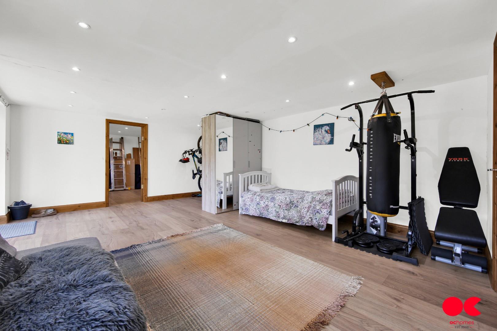 4 bed semi-detached bungalow for sale in Brownlea Gardens, Seven Kings  - Property Image 45