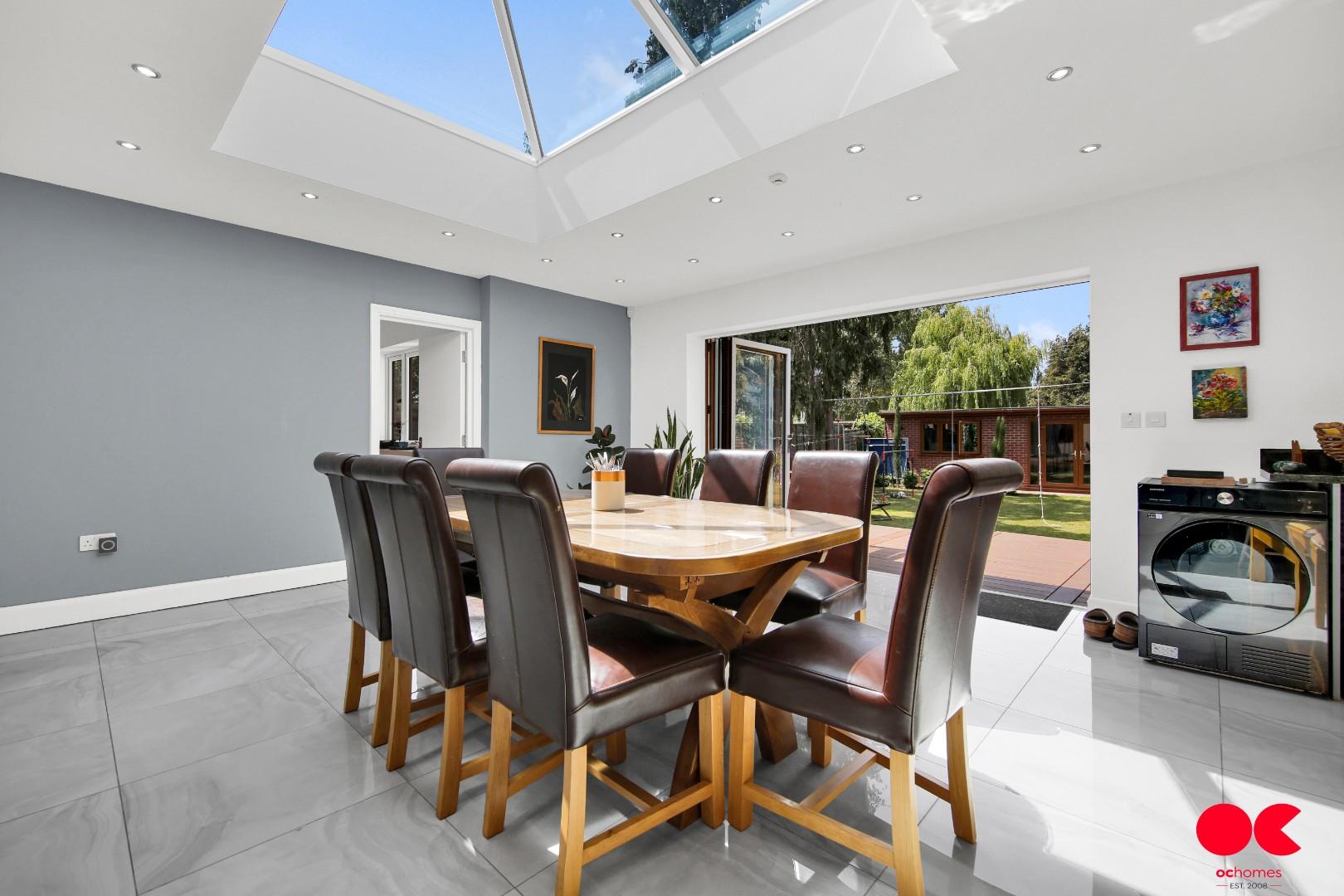 4 bed semi-detached bungalow for sale in Brownlea Gardens, Seven Kings  - Property Image 14