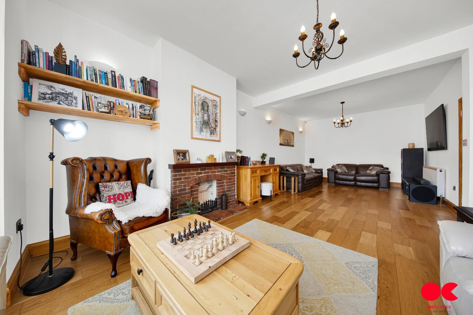 4 bed semi-detached bungalow for sale in Brownlea Gardens, Seven Kings  - Property Image 27
